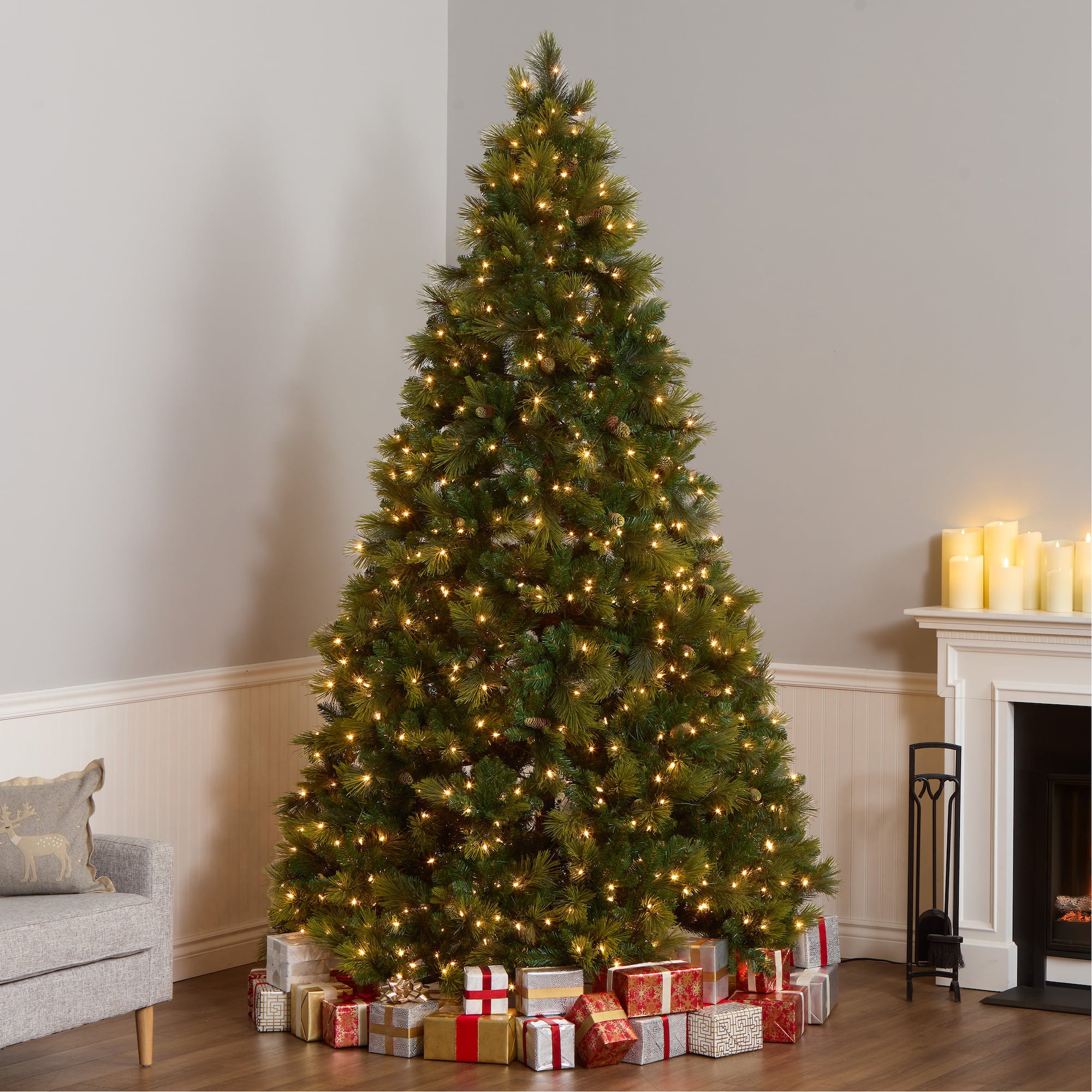 9 ft. Pre-Lit Carolina Pine Medium Artificial Christmas Tree, Clear Lights